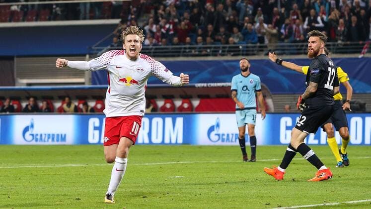 goal celebration Scorer Emil Forsberg RB Leipzig fault 2 1 Group game G Champions League Season 2017 2018 Lawn ball sport Leipzig vs FC Porto in the RB Arena in Leipzig Action shot Germany Football Man Men 17 10 2017