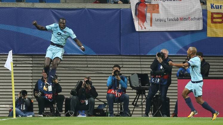 goal celebration Scorer Vincent Aboubakar FC Porto fault 1 1 Group game G Champions League Season 2017 2018 Lawn ball sport Leipzig vs FC Porto in the RB Arena in Leipzig Action shot Germany Football Man Men 17 10 2017