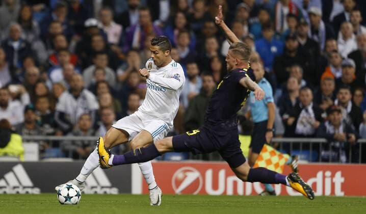 Partido de la Champions League disputado entre Real Madrid y Tottenham. En la imagen, Cristiano y Alderweireld. Champions League match played between Real Madrid and Tottenham. In this picture, Cristiano and Alderweireld. 