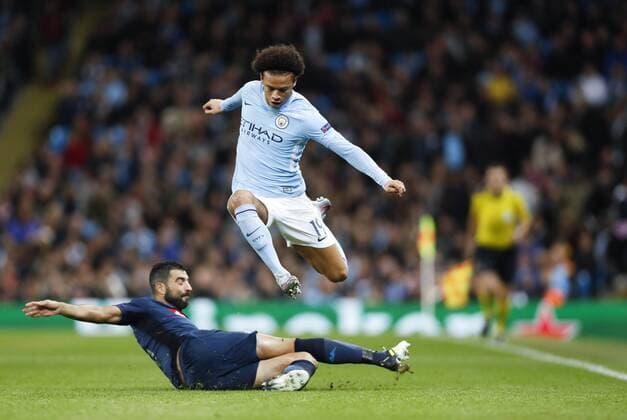 Bilder des Tages - SPORT (171018) -- MANCHESTER, Oct. 18, 2017 -- Leroy Sane (top) of Manchester City is tackled during the UEFA Champions League Group F match between Manchester City and Napoli at Etihad Stadium, in Manchester, Britain on Oct. 17, 2017. Manchester City won 2-1. ) (SP)BRITAIN-MANCHESTER-SOCCER-UEFA CHAMPIONS LEAGUE-MANCHESTER CITY VS NAPOLI HanxYan 