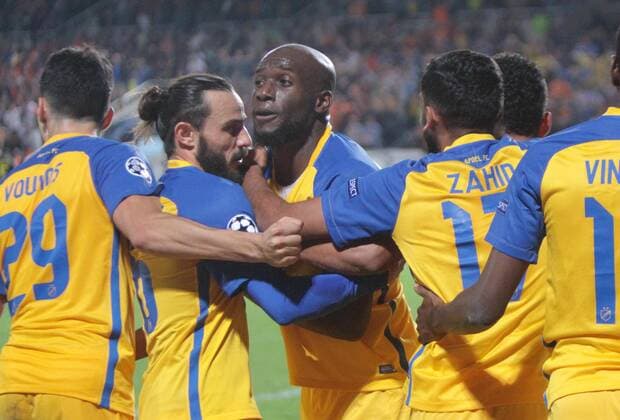 (171018) -- NICOSIA, Oct. 18, 2017 -- Apoel s Michael Pote (C) celebrates scoring during the 2017-2018 Champions League match against Bortussia Dortmund in Nicosia, Cyprus, Oct. 17, 2017. The match tied 1-1. ) (SP)CYPRUS-NICOSIA-SOCCER-UEFA CHAMPIONS LEAGUE-BORTMUND VS APOEL SakisxSavvides 