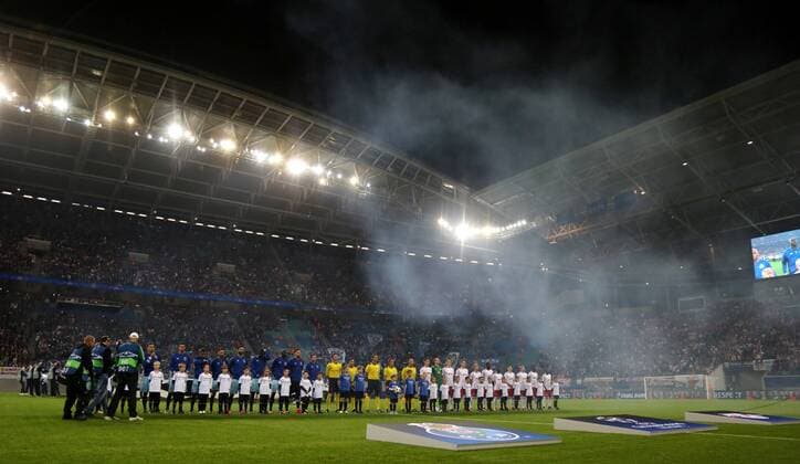 ger UEFA Champions League Fight Lawn ball sport Leipzig vs FC Porto 17 10 17 Leipzig Red Bull Arena ger Season 2017 2018 UEFA Champions League Fight Group G 03 Matchday Lawn ball sport Leipzig vs FC Porto in Picture both Teams Stand on the square