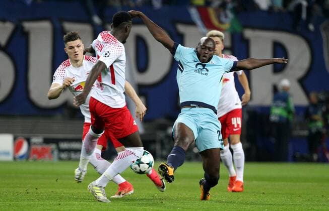ger UEFA Champions League Fight Lawn ball sport Leipzig vs FC Porto 17 10 17 Leipzig Red Bull Arena ger Season 2017 2018 UEFA Champions League Fight Group G 03 Matchday Lawn ball sport Leipzig vs FC Porto in Picture Marcel Sabitzer and Jean Kevin Augustin Leipzig against Danilo Pereira Porto