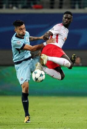 ger UEFA Champions League Fight Lawn ball sport Leipzig vs FC Porto 17 10 17 Leipzig Red Bull Arena ger Season 2017 2018 UEFA Champions League Fight Group G 03 Matchday Lawn ball sport Leipzig vs FC Porto in Picture Jean Kevin Augustin Leipzig against Alex Telles Porto