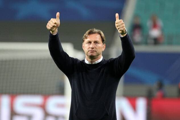 ger UEFA Champions League Fight Lawn ball sport Leipzig vs FC Porto 17 10 17 Leipzig Red Bull Arena ger Season 2017 2018 UEFA Champions League Fight Group G 03 Matchday Lawn ball sport Leipzig vs FC Porto in Picture team manager Ralph Hasenhüttl Leipzig thanks to After the Game at the supporters