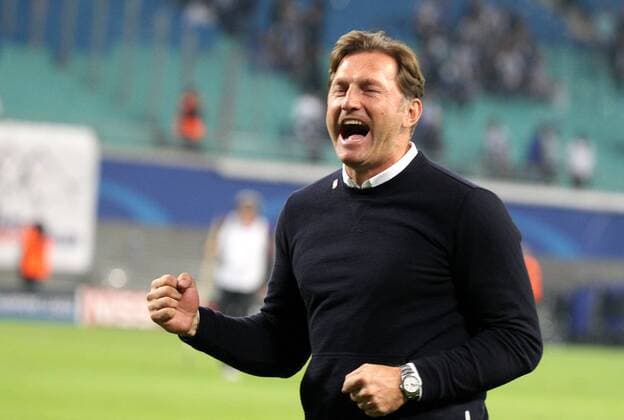 ger UEFA Champions League Fight Lawn ball sport Leipzig vs FC Porto 17 10 17 Leipzig Red Bull Arena ger Season 2017 2018 UEFA Champions League Fight Group G 03 Matchday Lawn ball sport Leipzig vs FC Porto in Picture Final cheering team manager Ralph Hasenhüttl Leipzig