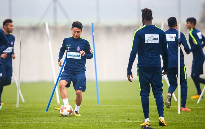 SOCCER - EL, A.Wien vs Rijeka, preview STEINBRUNN,AUSTRIA,18.OCT.17 - SOCCER - UEFA Europa League, FK Austria Wien vs HNK Rijeka, preview, training of A. Wien. Image shows Jinhyun Lee (A.Wien). GEPAxpictures xCh.xKelemen