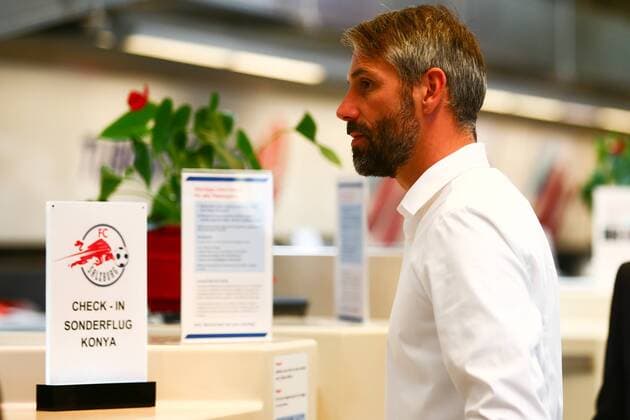 SOCCER - UEFA EL, Atiker vs RBS, preview SALZBURG,AUSTRIA,18.OCT.17 - SOCCER - UEFA Europa League, Atiker Konyaspor vs Red Bull Salzburg, preview, departure of RBS from the Salzburg airport. Image shows head coach Marco Rose (RBS). GEPAxpictures xFelixxRoittner