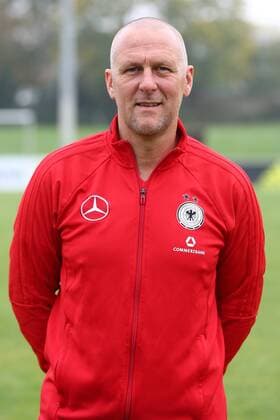 18 10 2017 xCEx Mainz Kastel KFV Stadium German Women national team DFB DFB Women Team photo and Training Women u0026 39;s football national team Assistant coach Markus Högner ger DFB
