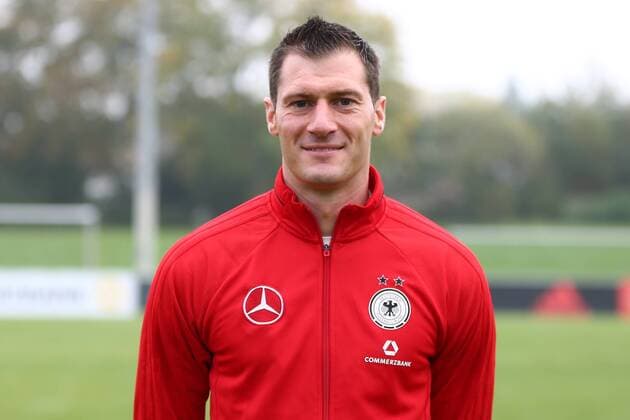 18 10 2017 xCEx Mainz Kastel KFV Stadium German Women national team DFB DFB Women Team photo and Training Women u0026 39;s football national team Goalkeeper coach Simon Panter ger DFB