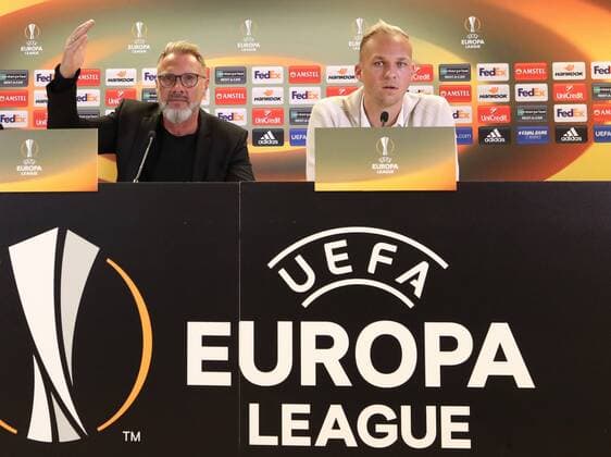 SOCCER - EL, A.Wien vs Rijeka, preview VIENNA,AUSTRIA,18.OCT.17 - SOCCER - UEFA Europa League, FK Austria Wien vs HNK Rijeka, preview, press conference PK Pressekonferenz of A.Wien. Image shows head coach Thorsten Fink (A.Wien). and Raphael Holzhauser (A.Wien). GEPAxpictures xChristianxOrt