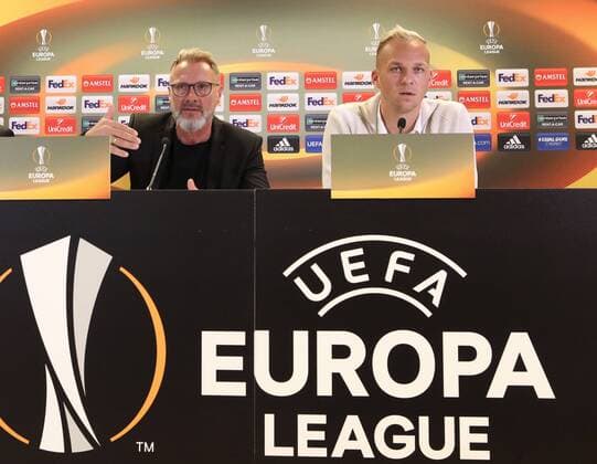 SOCCER - EL, A.Wien vs Rijeka, preview VIENNA,AUSTRIA,18.OCT.17 - SOCCER - UEFA Europa League, FK Austria Wien vs HNK Rijeka, preview, press conference PK Pressekonferenz of A.Wien. Image shows head coach Thorsten Fink (A.Wien) and Raphael Holzhauser (A.Wien). GEPAxpictures xChristianxOrt