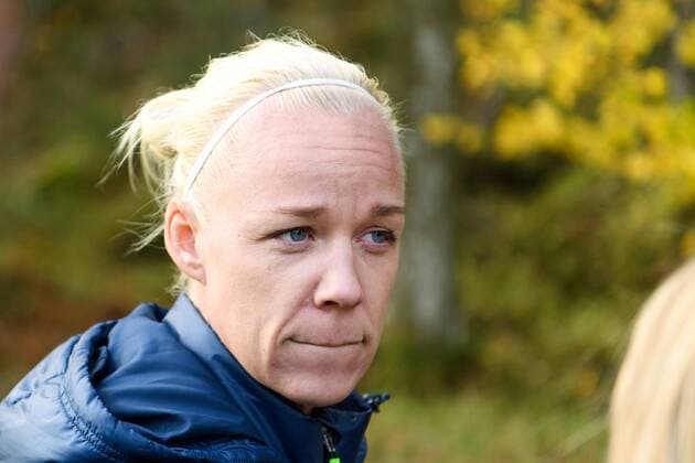 Fußball, Damen, WM-Quali, Schweden trainiert, Dänemark sagt Spiel ab 171018 Caroline Seger blir intervjuad efter en träning med det svenska damlandslaget i fotboll den 18 oktober 2017 i Göteborg.  Copyright: CARLxSANDIN BB171018CS008