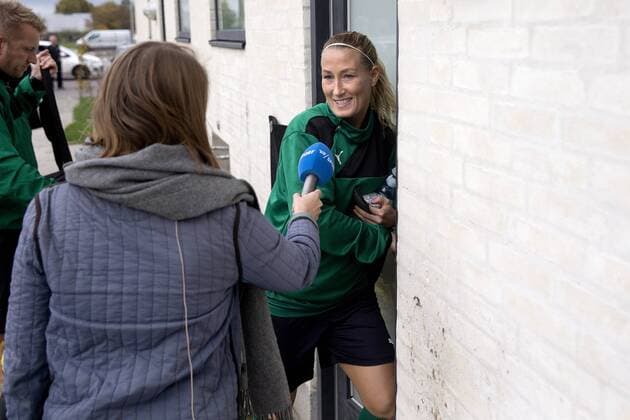 Fußball, Damen, Prämienstreit, Dänemark sagt WM-Qualifikationsspiel ab Ingen kommentar til pressen, da kvindefodboldlandsholdet onsdag trÃ¦nede i DragÃ¸r. Fredagens kvindefodboldlandskamp mellem Danmark og Sverige i Göteborg er aflyst. Dansk Boldspil-Union (DBU) har meddelt Sveriges Fodboldforbund (SvFF), at man ikke kan stille med et hold pa fredag pa grund af den verserende konflikt mellem DBU og Spillerforeningen. Polfoto_72179571  Copyright: FinnxFrandsen