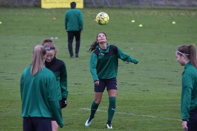 Fußball, Damen, Prämienstreit, Dänemark sagt WM-Qualifikationsspiel ab Nadia Nadim, da kvindefodboldlandsholdet onsdag trÃ¦nede i DragÃ¸r. Fredagens kvindefodboldlandskamp mellem Danmark og Sverige i Göteborg er aflyst. Dansk Boldspil-Union (DBU) har meddelt Sveriges Fodboldforbund (SvFF), at man ikke kan stille med et hold pa fredag pa grund af den verserende konflikt mellem DBU og Spillerforeningen. Polfoto_72179580  Copyright: FinnxFrandsen