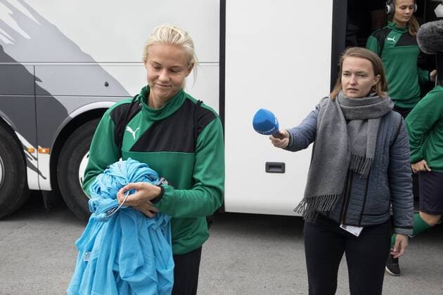 Fußball, Damen, Prämienstreit, Dänemark sagt WM-Qualifikationsspiel ab Ingen kommentar fra Pernille Harder, da kvindefodboldlandsholdet onsdag trÃ¦nede i DragÃ¸r. Fredagens kvindefodboldlandskamp mellem Danmark og Sverige i Göteborg er aflyst. Dansk Boldspil-Union (DBU) har meddelt Sveriges Fodboldforbund (SvFF), at man ikke kan stille med et hold pa fredag pa grund af den verserende konflikt mellem DBU og Spillerforeningen. Polfoto_72179610  Copyright: FinnxFrandsen