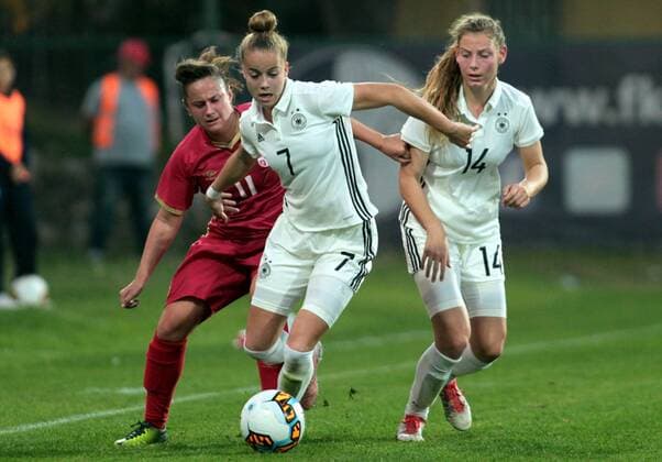 18.10.2017 Belgrade Serbia-Germany U19-Under 19 International Friendly Länderspiel match men s football Giulia Gwinn(c) with Saral Linder(r) Germany, Tijana Matic(r) Serbia : 