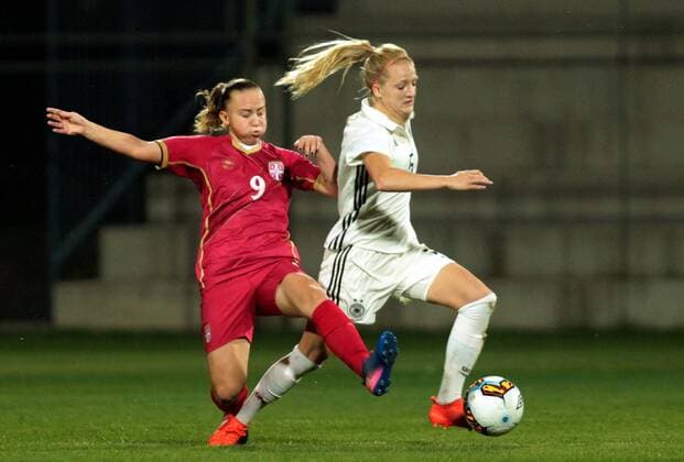 18.10.2017 Belgrade Serbia-Germany U19-Under 19 International Friendly Länderspiel match men s football Kim Fellhauer(r) Germany,Miljana Ivanovic(L) Serbia : 