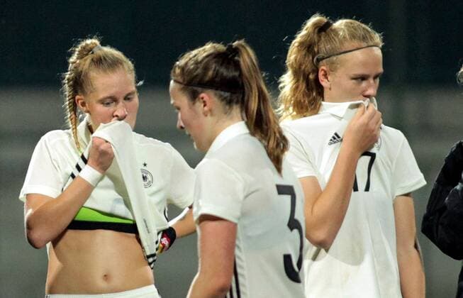 18.10.2017 Belgrade Serbia-Germany U19-Under 19 International Friendly Länderspiel match men s football Janina Minge(L) with Annalena Rieke (r) Germany after lost match : 