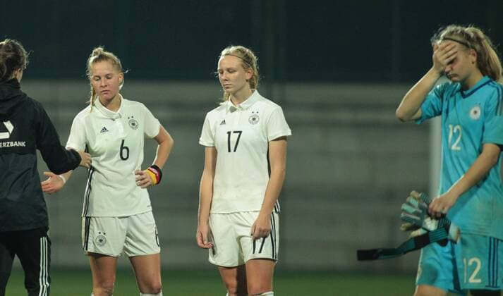 18.10.2017 Belgrade Serbia-Germany U19-Under 19 International Friendly Länderspiel match men s football Janina Minge(L) with Annalena Rieke (c) and Lisa Klostermann (r) Germany after lost match : 