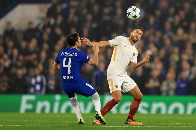 FuÃŸball, CL, FC Chelsea - AS Rom 18th October 2017, Stamford Bridge, London, England; UEFA Champions League, Chelsea versus Roma; Kevin Strootman of Roma heads the ball over Cesc Fabregas of Chelsea  ActionPlus11941272