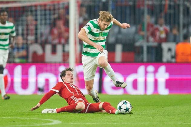 Sebastian Rudy FCB 19 duel Action shot to the Ball against Stuart Armstrong Glasgow 14 FC Bavaria Munich Celtic Glasgow Group stage Leg Football UEFA Champions League Munich 18 10 2017 CL Season 2017 2018
