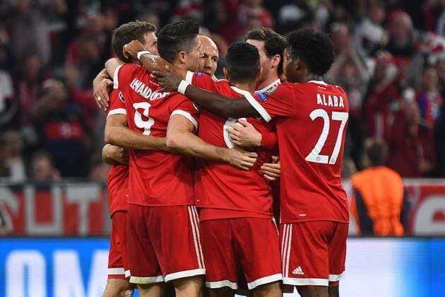 18 10 2017 xJHx Football Champions League FC Bavaria Munich Celtic Glasgow emspor v l goal celebration Goal Celebration Celebrate The Goal to 1 0 through Thomas Mueller FCB FC Bavaria Munich Munich