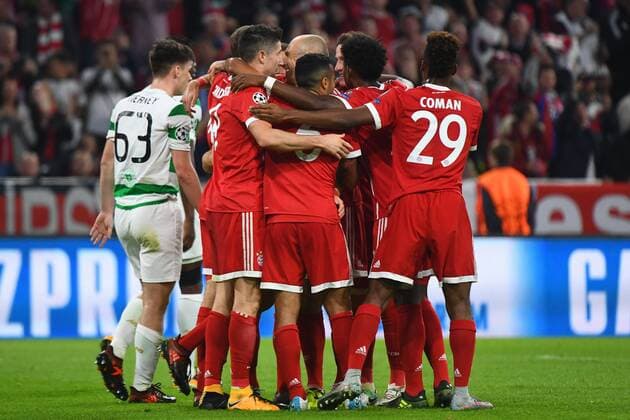 18 10 2017 xJHx Football Champions League FC Bavaria Munich Celtic Glasgow emspor v l goal celebration Goal Celebration Celebrate The Goal to 1 0 through Thomas Mueller FCB FC Bavaria Munich Munich
