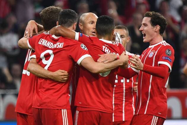 18 10 2017 xJHx Football Champions League FC Bavaria Munich Celtic Glasgow emspor v l goal celebration Goal Celebration Celebrate The Goal to 1 0 through Thomas Mueller FCB FC Bavaria Munich Munich