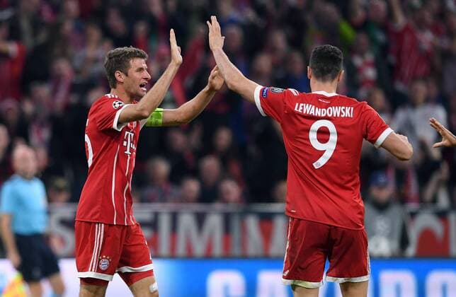Football Champions League Season 2017 2018 Group stage FC Bavaria Munich Celtic Glasgow 18 10 2017 goal celebration After the 1 0 Thomas Mueller left and Robert Lewandowski right both FC Bavaria Munich Munich