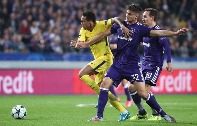 PSG s Neymar Jr, Anderlecht s Leander Dendoncker and Anderlecht s Sven Kums fight for the ball during a third game (out of 6) in the group stage (Group B) of the UEFA Champions League competition between Belgian soccer team RSC Anderlecht and French club PSG Paris Saint-Germain, Wednesday 18 October 2017 in Brussels. VIRGINIExLEFOUR  x05185399x