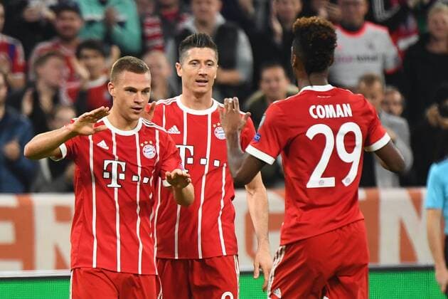 18 10 2017 xJHx Football Champions League FC Bavaria Munich Celtic Glasgow emspor v l goal celebration Goal Celebration Celebrate The Goal to 2 0 through Joshua KIMMICH FCB FC Bavaria Munich with the Team Munich