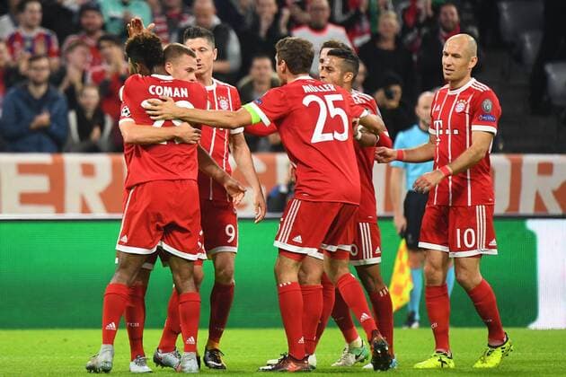 18 10 2017 xJHx Football Champions League FC Bavaria Munich Celtic Glasgow emspor v l goal celebration Goal Celebration Celebrate The Goal to 2 0 through Joshua KIMMICH FCB FC Bavaria Munich with the Team Munich