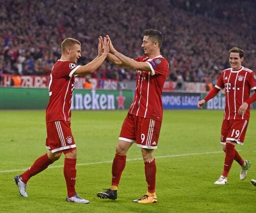 18 10 2017 Football UEFA Champions League 2017 2018 Group stage 3 Matchday FC Bavaria Munich Celtic Glasgow in the Alliance Arena Munich goal celebration Joshua KIMMICH left FC Bavaria Munich with Robert Lewandowski FC Bavaria Munich