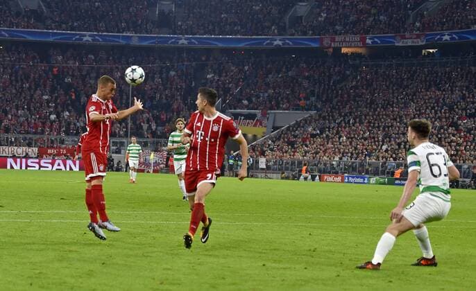 18 10 2017 Football UEFA Champions League 2017 2018 Group stage 3 Matchday FC Bavaria Munich Celtic Glasgow in the Alliance Arena Munich Kopfballtor through Joshua KIMMICH left FC Bavaria Munich to 2 0