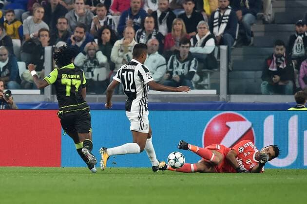 Fußball, CL, Juventus Turin - Sporting Lissabon auto gol di Alex Sandro Torino 18-10-2017 Allianz Stadium Football Calcio Champions League Group D Juventus - Sporting CP Foto Andrea Staccioli Insidefoto andreaxstaccioli