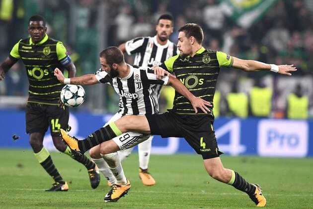 Fußball, CL, Juventus Turin - Sporting Lissabon Mg Torino 18 10 2017 - Champions League Juventus-Sporting foto Matteo Gribaudi Image nella foto: Gonzalo Higuain-Sebastian Coates 