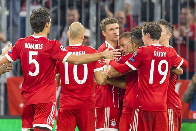 ger UEFA CL FC Bavaria Munich ger vs Celtic Glasgow GB 18 10 2017 Alliance Arena Munich ger UEFA CL FC Bavaria Munich ger vs Celtic Glasgow GB Group B in Picture cheering After the goal to 2 0 through Joshua KIMMICH FCB 32 with Mats Hummels FCB 5 Arjen seals FCB 10 Thomas Mueller FCB 25 Sebastian Rudy FCB 19 Robert Lewandowski FCB 9 nordphotox xStraubmeier nph00004