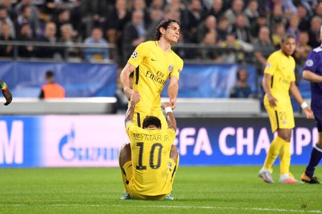 Bilder des Tages - SPORT 10 NEYMAR JR psg 09 EDINSON CAVANI psg DECEPTION FAIR PLAY FOOTBALL Anderlecht vs Paris SG Ligue des Champions 18 10 2017 AnthonyBIBARD FEP Panoramic 