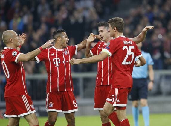 goal celebration 1 0 Munich v left Arjen seals Bavaria Thiago Bavaria Robert Lewandowski Bavaria Thomas Mueller Bavaria FC Bavaria Munich Celtic Glasgow Munich ger 18 10 2017 Football Champions League 2017 2018