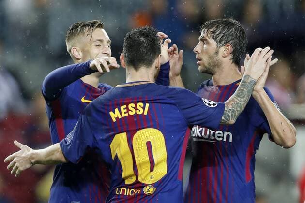 (L-R) Gerard Deulofeu of FC Barcelona Barca Lionel Messi of FC Barcelona, Sergi Roberto of FC Barcelona during the UEFA Champions League group D match between FC Barcelona and Olympiacos on October 18, 2017 at the Camp Nou stadium in Barcelona, Spain. UEFA Champions League 2017 2018 xVIxVIxImagesx xMauricexvanxSteenxIVx 9048014