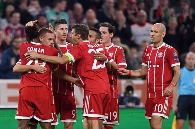 Football Champions League Season 2017 2018 Group stage FC Bavaria Munich Celtic Glasgow 18 10 2017 goal celebration After the 2 0 to the Scorers Joshua KIMMICH 2 v l Munich