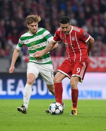 Football Champions League Season 2017 2018 Group stage FC Bavaria Munich Celtic Glasgow 18 10 2017 Stuart Armstrong left Celtic against Robert Lewandowski right FC Bavaria Munich Munich