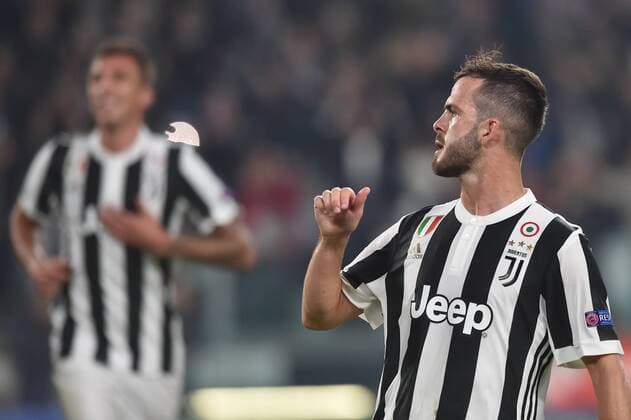 Fußball, CL, Juventus Turin - Sporting Lissabon Esultanza dopo il gol di Miralem Pjanic Juventus. Goal celebration. Torino 18-10-2017 Allianz Stadium Football Calcio Champions League Group D Juventus - Sporting CP Foto Andrea Staccioli Insidefoto andreaxstaccioli