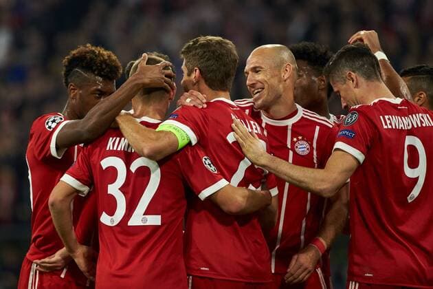 Munich Germany 17 10 2017 UEFA Champions League 2017 18 Season Group stage Group B 3 Matchday FC Bavaria Munich Celtic Glasgow goal celebration at Kingsley Coman FCB Joshua KIMMICH FCB Scorer Thomas Mueller FCB Arjen seals FCB and Robert Lewandowski FCB v l DeFodi501