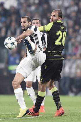 Fußball, CL, Juventus Turin - Sporting Lissabon Db Torino 18 10 2017 - Champions League Juventus-Sporting Lisbona foto Daniele Buffa Image nella foto: Bas Dost-Giorgio Chiellini 