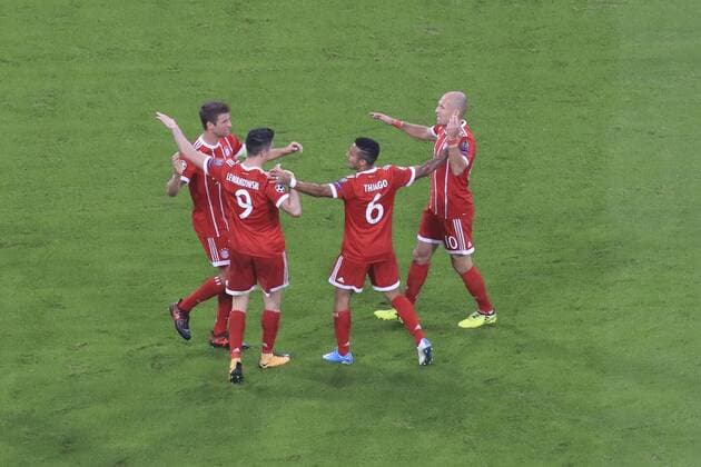 18 10 2017 Football UEFA Champions League 2017 2018 Group stage 3 Matchday FC Bavaria Munich Celtic Glasgow in the Alliance Arena Munich goal celebration v left Thomas Mueller FC Bavaria Munich Robert Lewandowski FC Bavaria Munich Thiago FC Bavaria Munich Arjen seals FC Bavaria Munich
