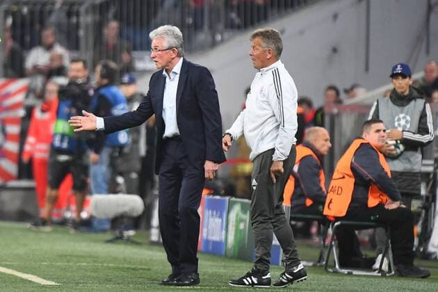 18 10 2017 xJHx Football Champions League FC Bavaria Munich Celtic Glasgow emspor v l team manager Jupp Heynckes FCB FC Bavaria Munich Co team manager Peter Hermann FCB FC Bavaria Munich gives Statement gesticulates with the Poor gesticulate Gives instructions gesticulate Munich