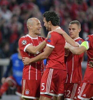 18 10 2017 Football UEFA Champions League 2017 2018 Group stage 3 Matchday FC Bavaria Munich Celtic Glasgow in the Alliance Arena Munich goal celebration v left Arjen seals FC Bavaria Munich Mats Hummels Bavaria Munich