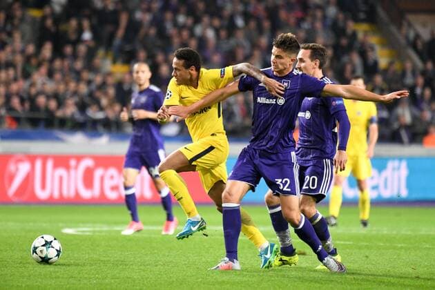 Fußball, CL, RSC Anderlecht - Paris St. Germain 10 NEYMAR JR psg 32 Leander Dendoncker and FOOTBALL Anderlecht vs Paris SG Ligue des Champions 18 10 2017 AnthonyBIBARD FEP Panoramic 
